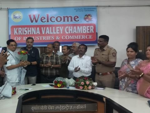 The officials were felicitated by the Krishna Valley Chamber for completing about 16 km of road work in Kupwad Industrial Estate on time and in a quality manner.