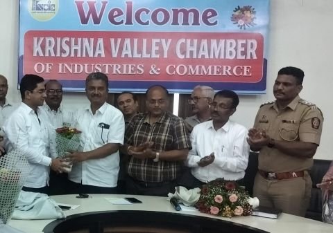 The officials were felicitated by the Krishna Valley Chamber for completing about 16 km of road work in Kupwad Industrial Estate on time and in a quality manner.