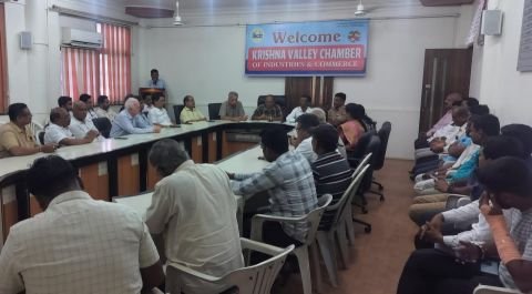 The officials were felicitated by the Krishna Valley Chamber for completing about 16 km of road work in Kupwad Industrial Estate on time and in a quality manner.